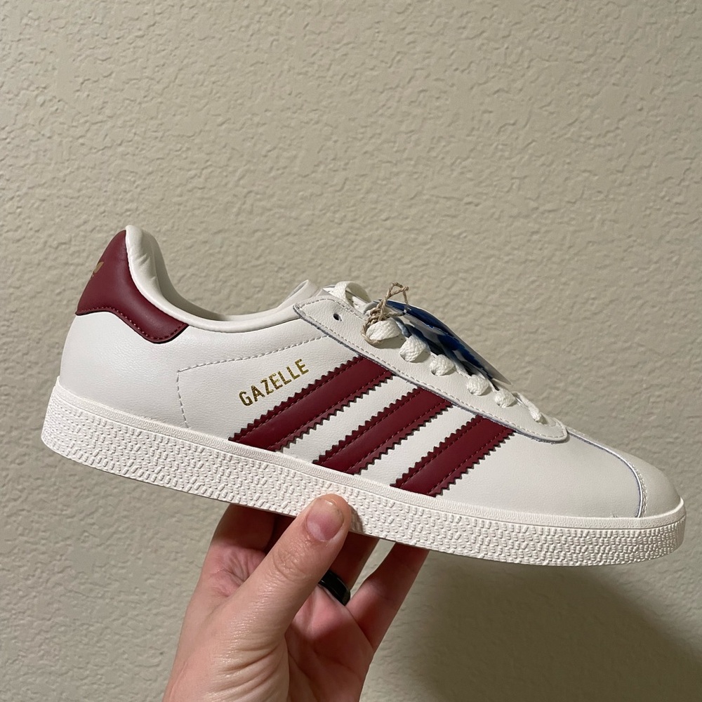 Adidas maroon gazelle🔥